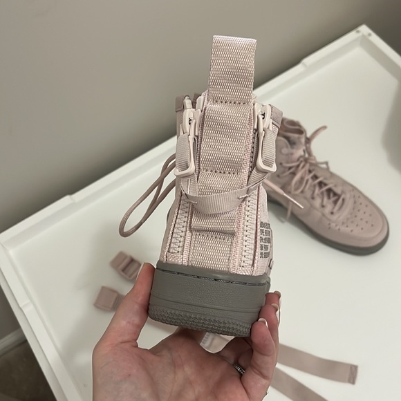 Pink Nike SF Air Force 1 urban utility FTWR - Picture 6 of 7